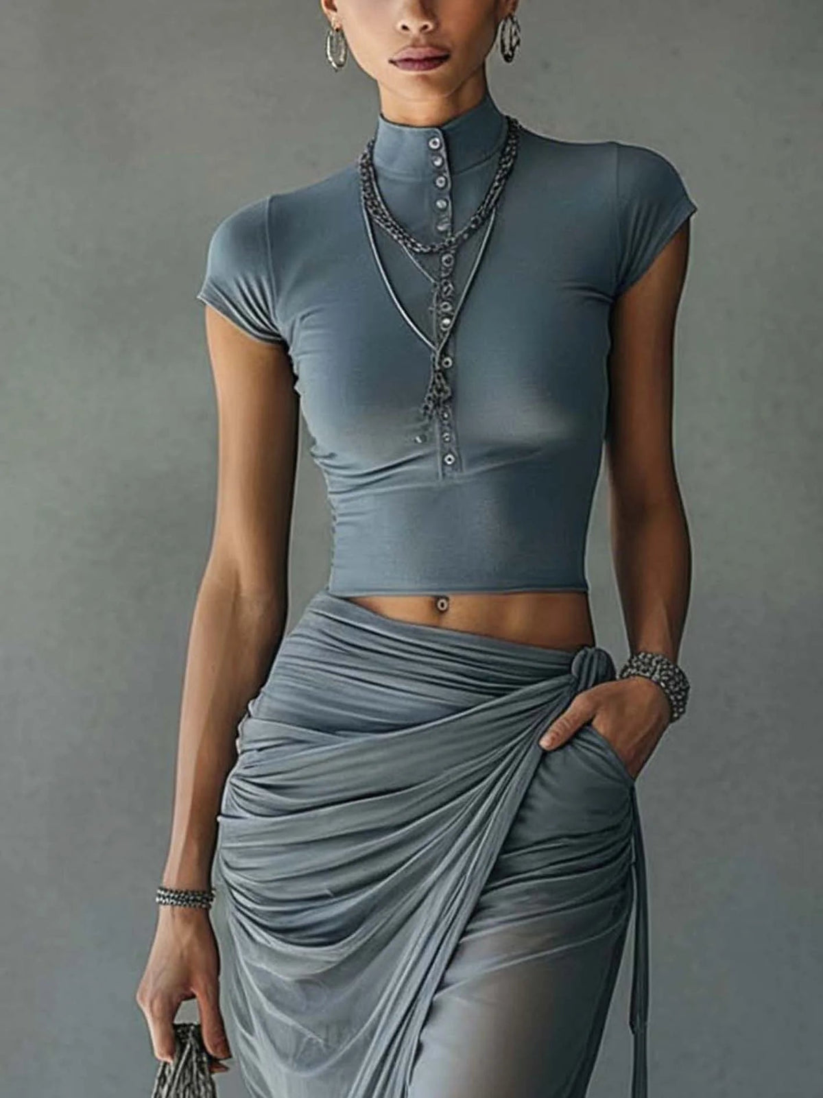 Conjunto Azul de Camiseta Corta y Falda de Malla Transparente Drapeada