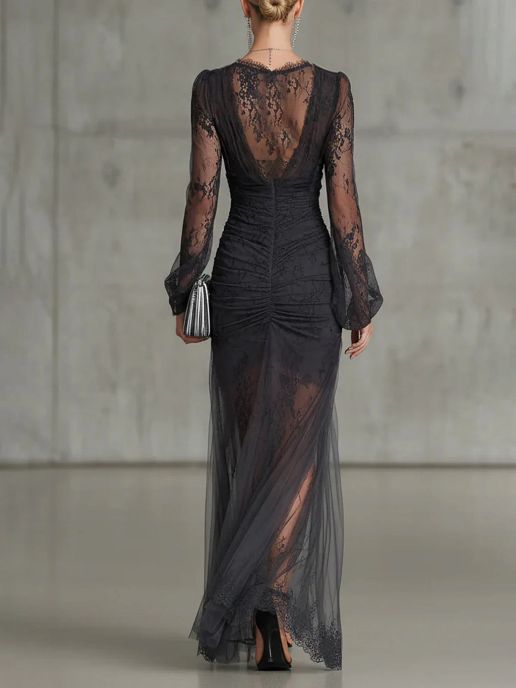 Vestido Maxi Gris Oscuro de Encaje Transparente Fruncido con Manga Larga y Abertura