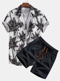 Camisa abotonada con estampado de palmeras y bañador corto