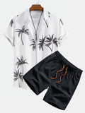 Camisa abotonada con estampado de palmeras y bañador corto