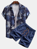 Camisa abotonada con estampado de palmeras y bañador corto