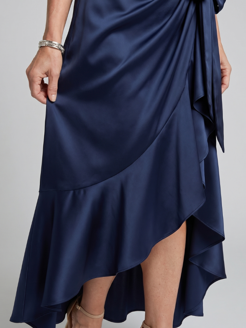 Gloria | Vestido de Noche Fluido Halter Cruzado
