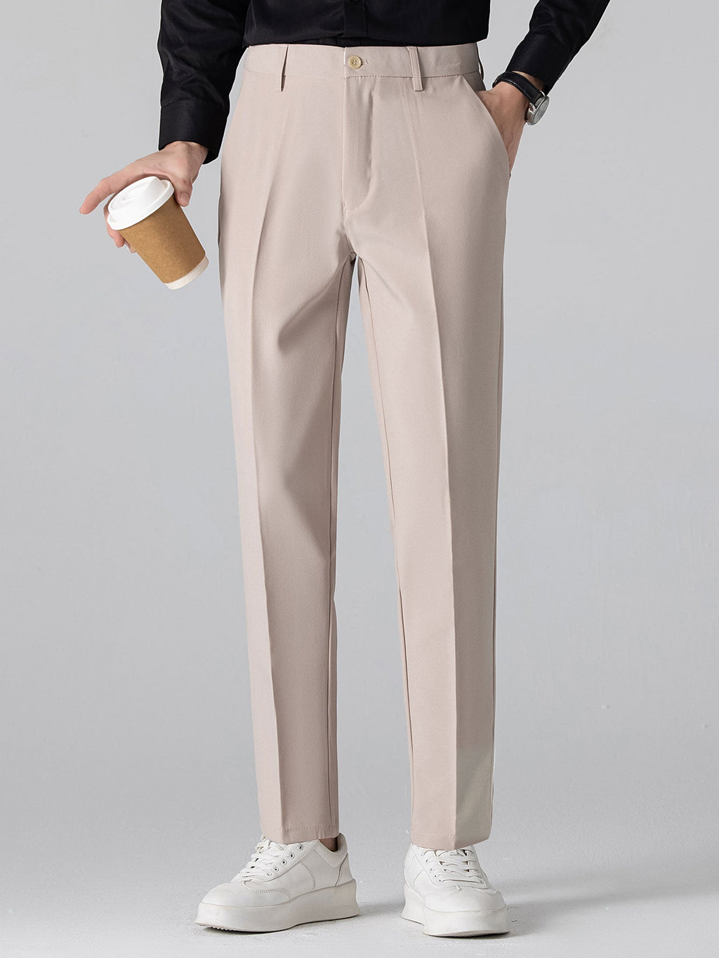 Polo de punto con cremallera texturizada y ribetes en contraste y pantalones ajustados de corte cónico