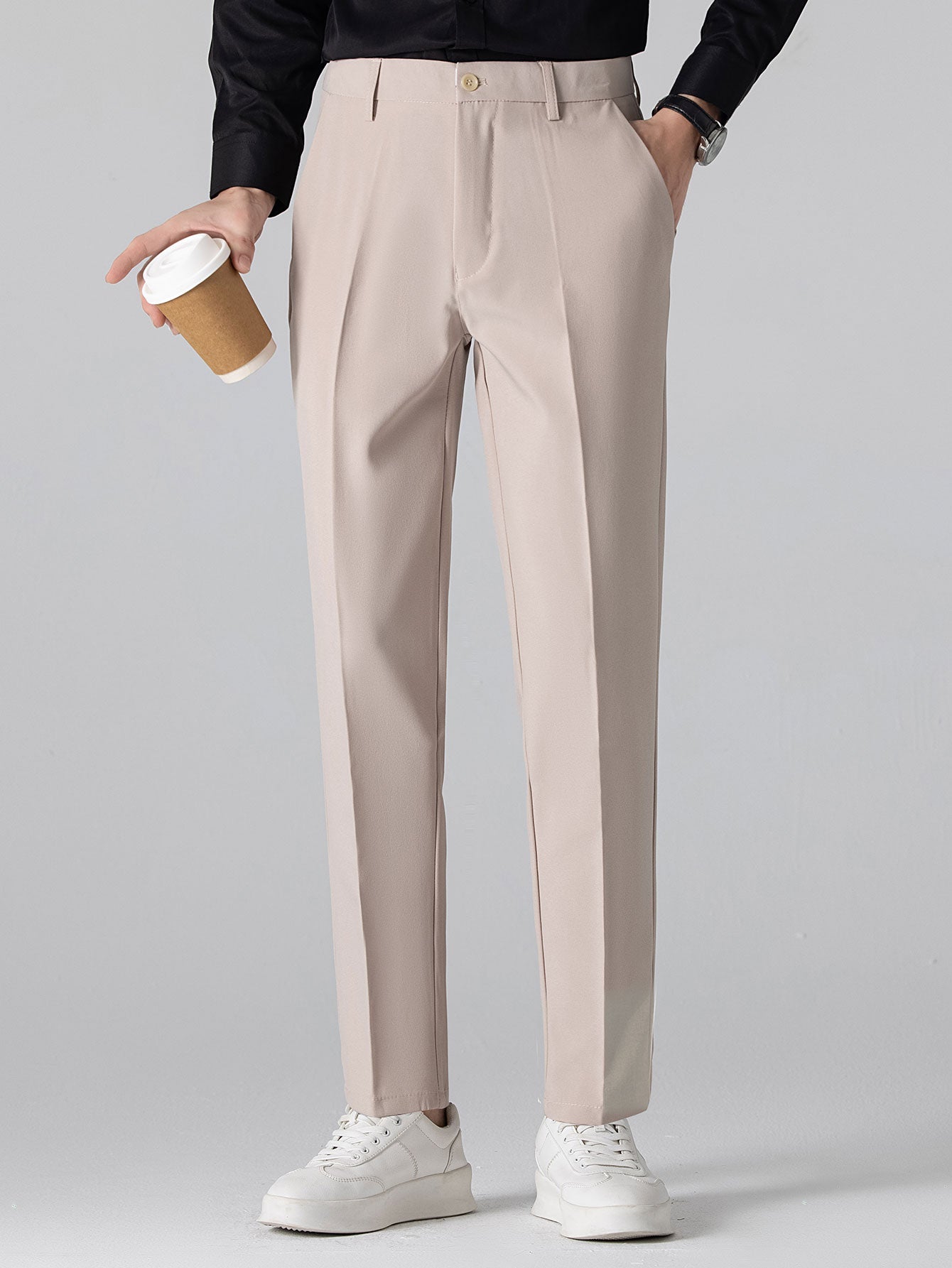 Polo de punto con cremallera texturizada y ribetes en contraste y pantalones ajustados de corte cónico