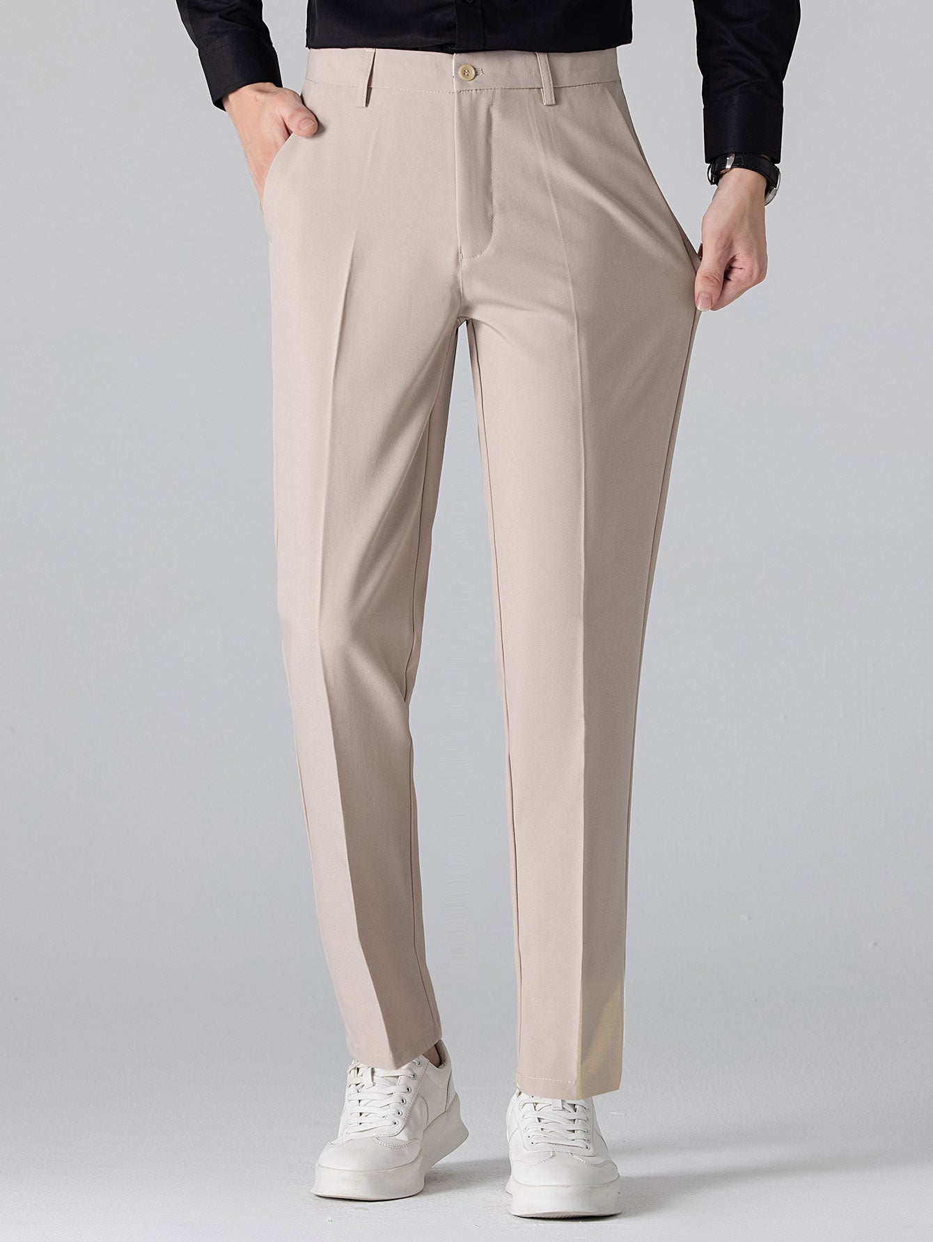 Polo de punto con cremallera texturizada y ribetes en contraste y pantalones ajustados de corte cónico