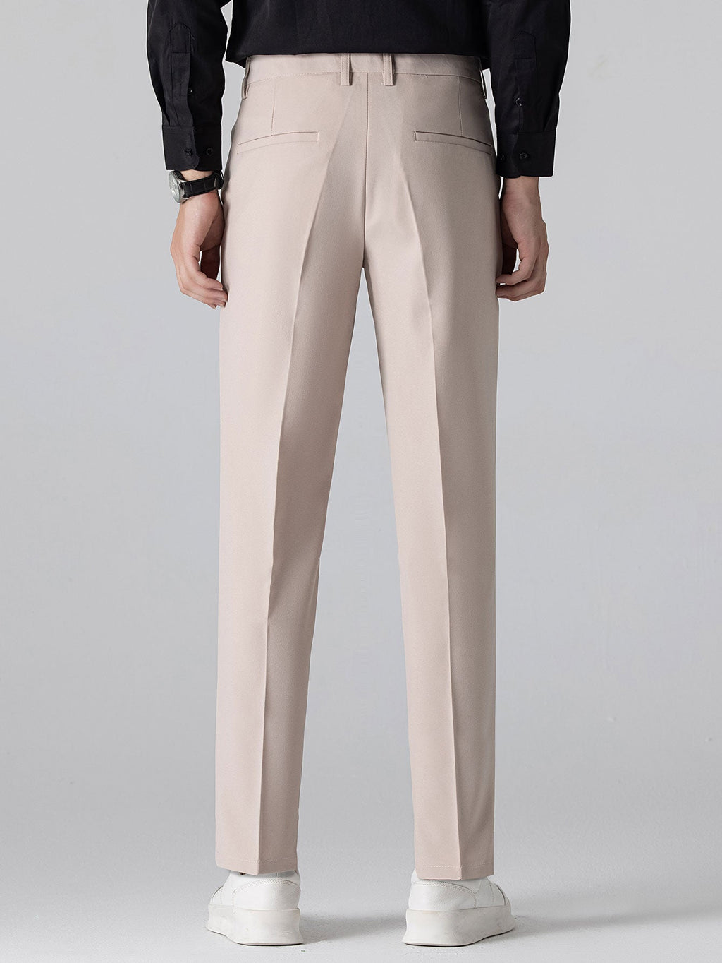 Polo de punto con cremallera texturizada y ribetes en contraste y pantalones ajustados de corte cónico