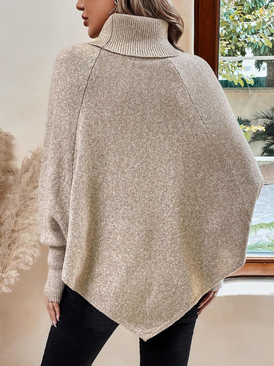 Alexis | Jersey Poncho de Cuello Alto y Manga Murciélago, Punto Trenzado Asimétrico