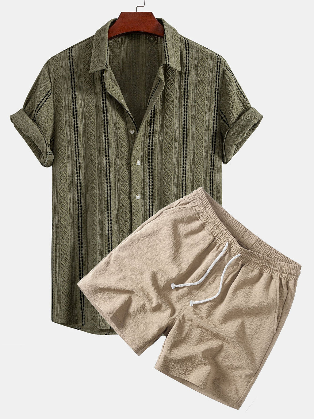 Camisa de jacquard con rayas geométricas y botones, y pantalones cortos de 5" con cordón y textura arrugada