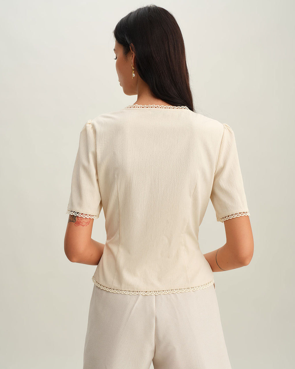 Blusa Beige Cuello V Plisado Botones