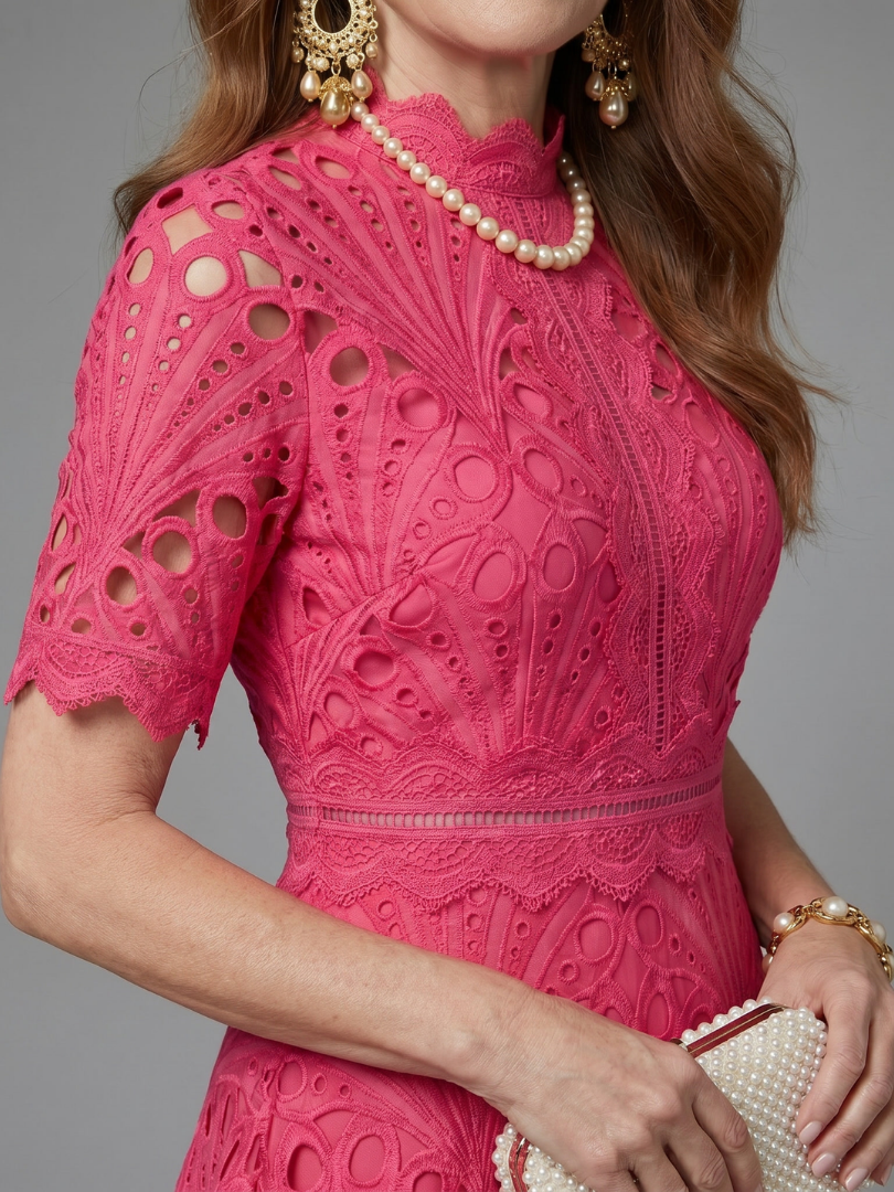 Bonnie | Vestido Midi de Manga Corta con Ojales y Cintura Entallada