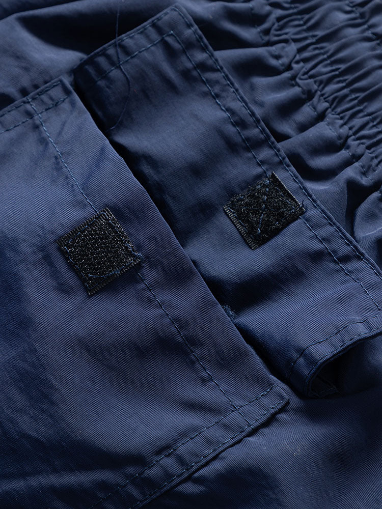 Camisa abotonada con estampado de palmeras y bañador corto