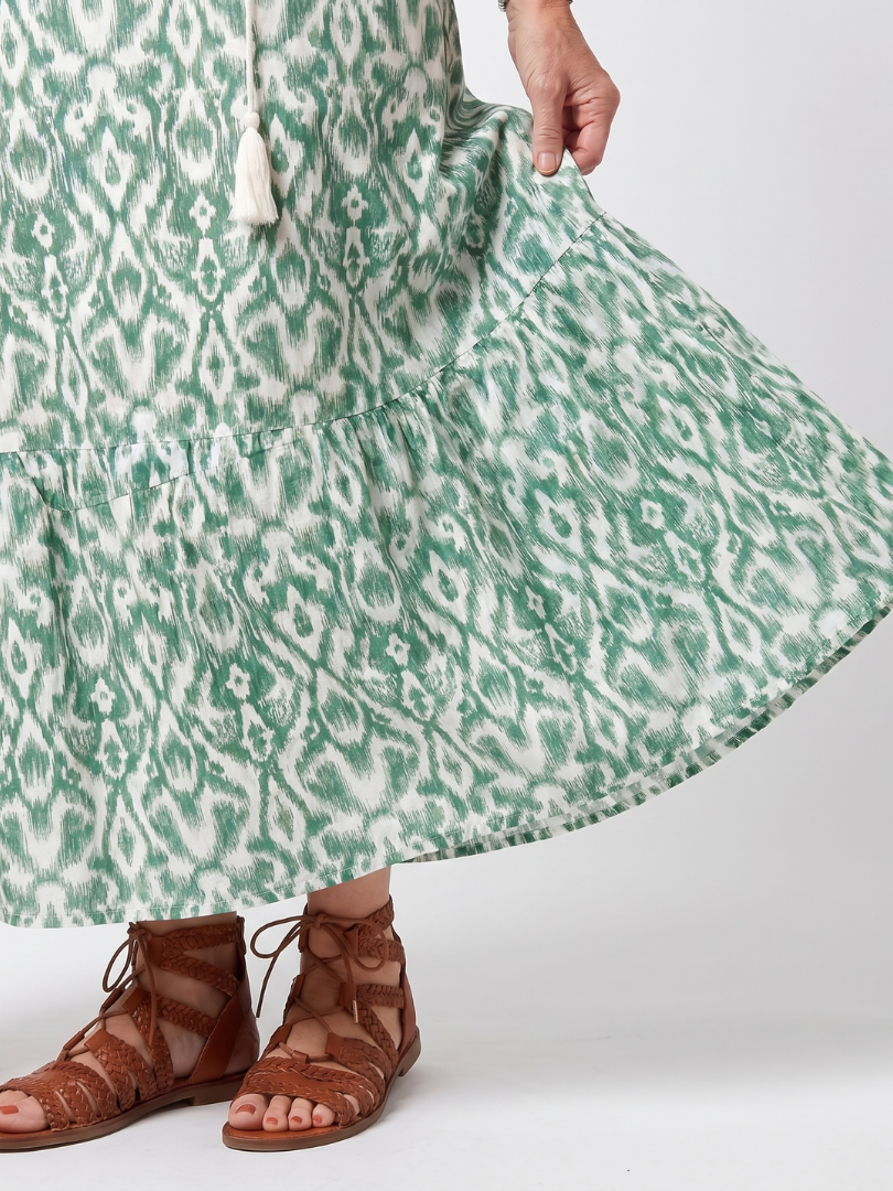 Ilara | Vestido Midi Estampado con Escote en V y Borlas