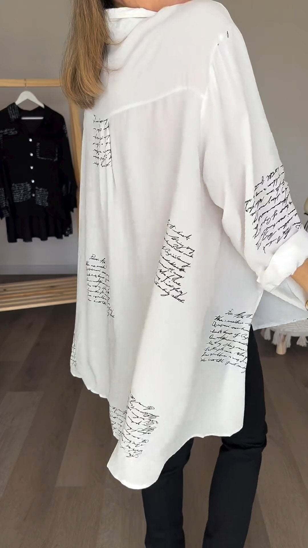 Sabine | Camisa Relajada con Estampado de Escritura