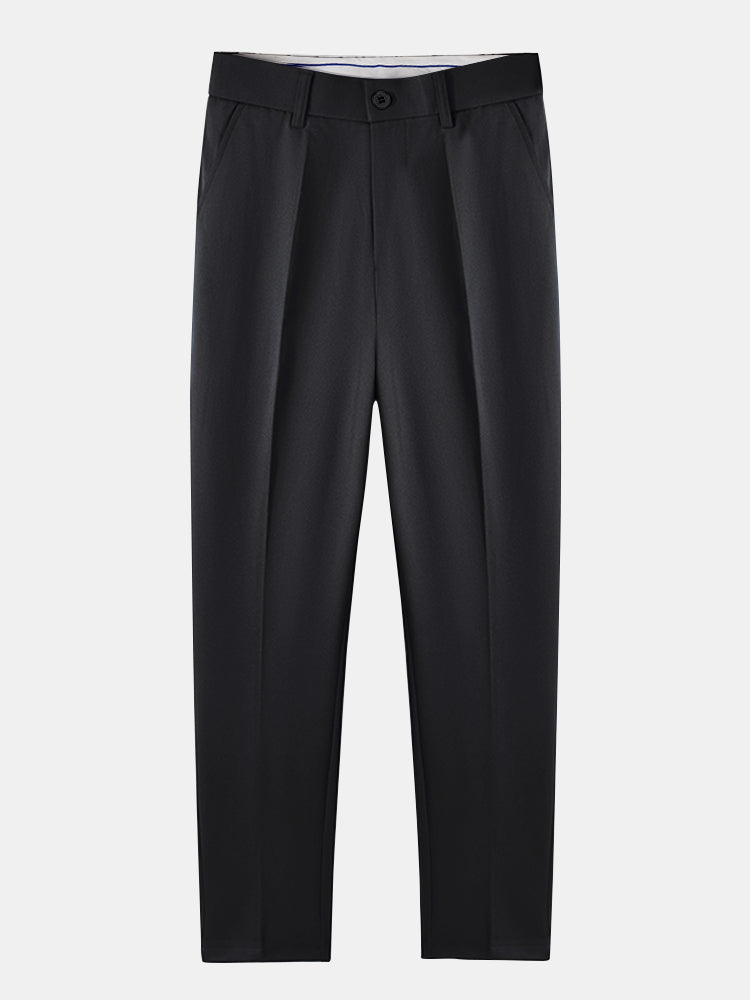 Polo de punto con cremallera texturizada y ribetes en contraste y pantalones ajustados de corte cónico