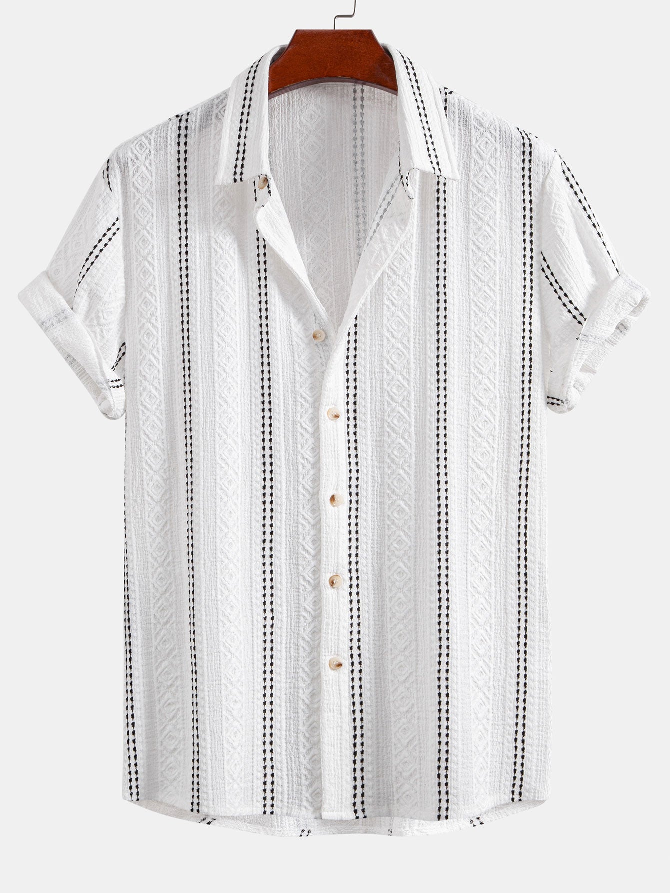 Camisa de jacquard con rayas geométricas y botones, y pantalones cortos de 5" con cordón y textura arrugada