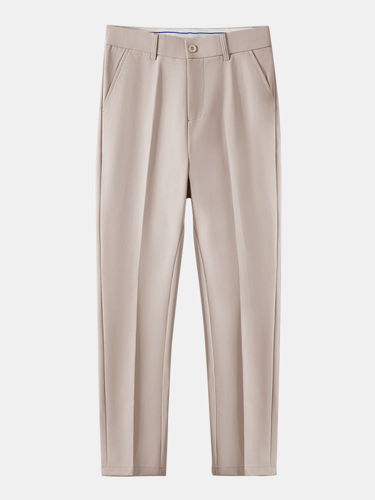 Polo de punto con cremallera texturizada y ribetes en contraste y pantalones ajustados de corte cónico