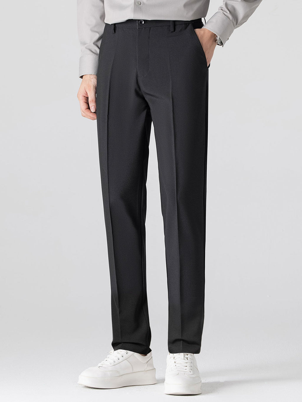 Polo de punto con cremallera texturizada y ribetes en contraste y pantalones ajustados de corte cónico