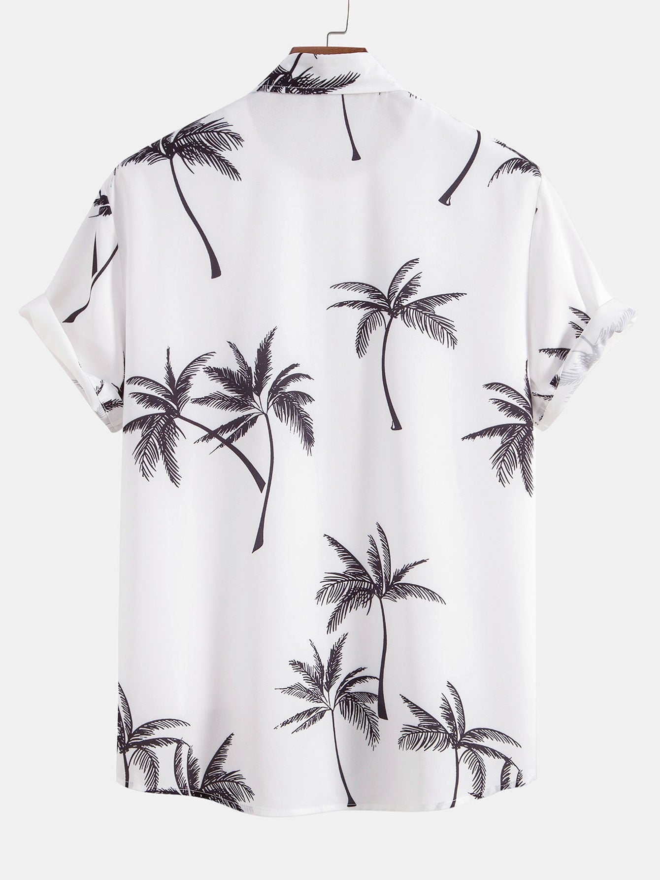 Camisa abotonada con estampado de palmeras y bañador corto