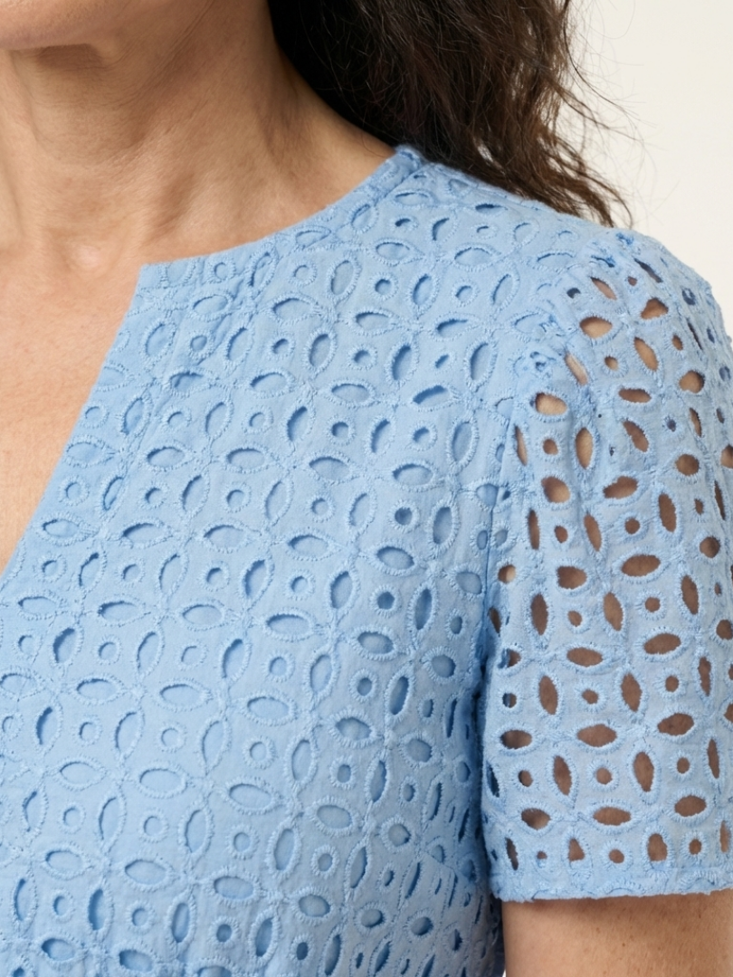 Brielle | Vestido Midi Escalonado de Manga Corta y Escote en V