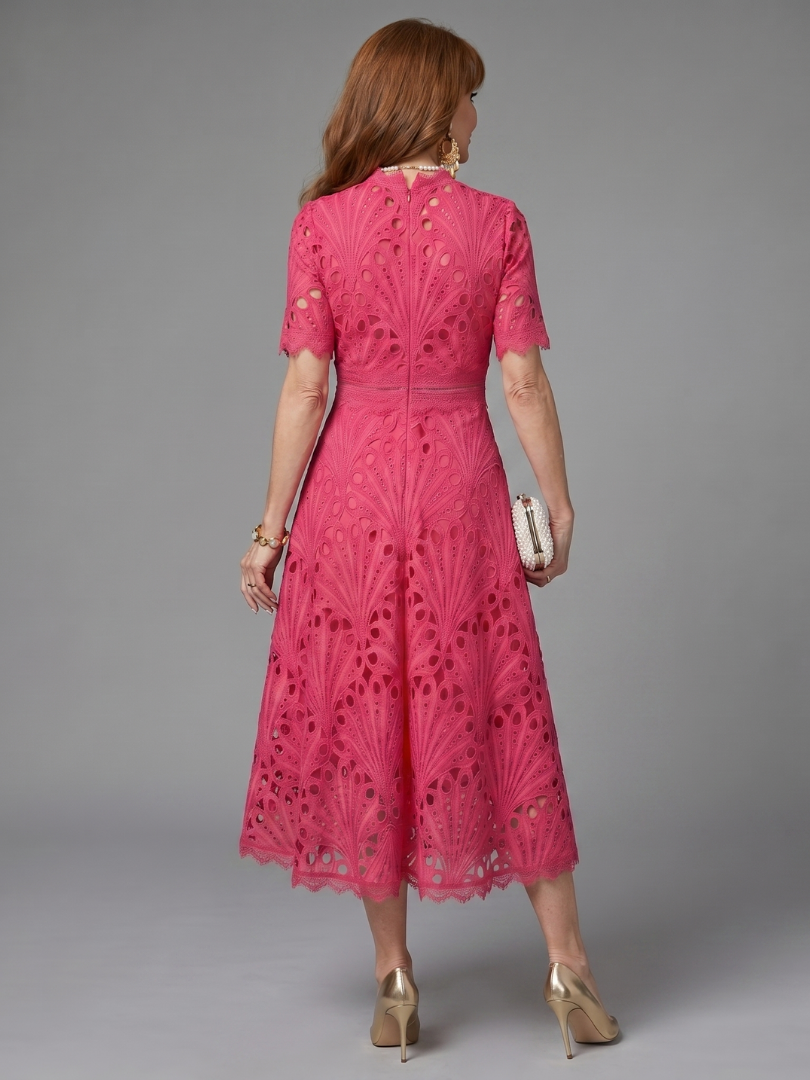 Bonnie | Vestido Midi de Manga Corta con Ojales y Cintura Entallada