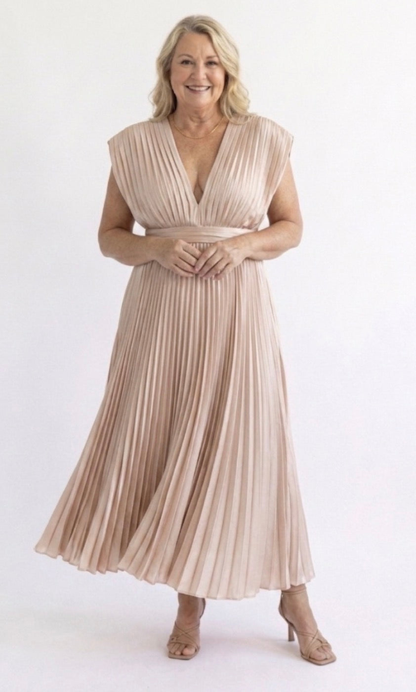 Annabelle | Vestido Midi Plisado Atemporal