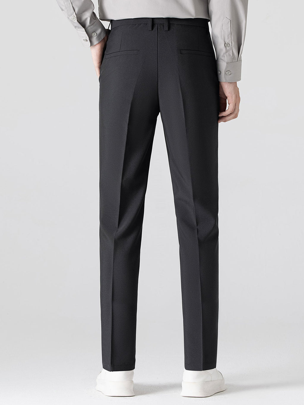 Polo de punto con cremallera texturizada y ribetes en contraste y pantalones ajustados de corte cónico