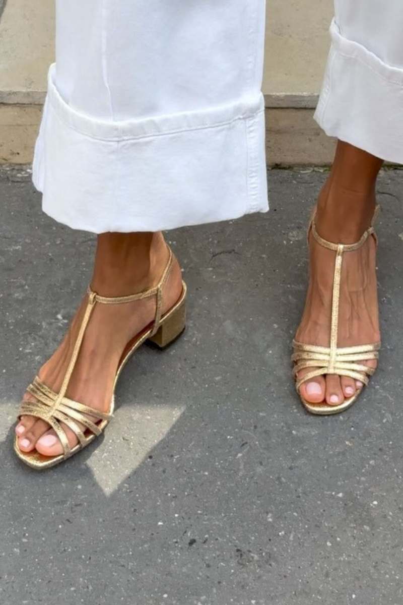Sandalias Doradas de Tiras Allegra
