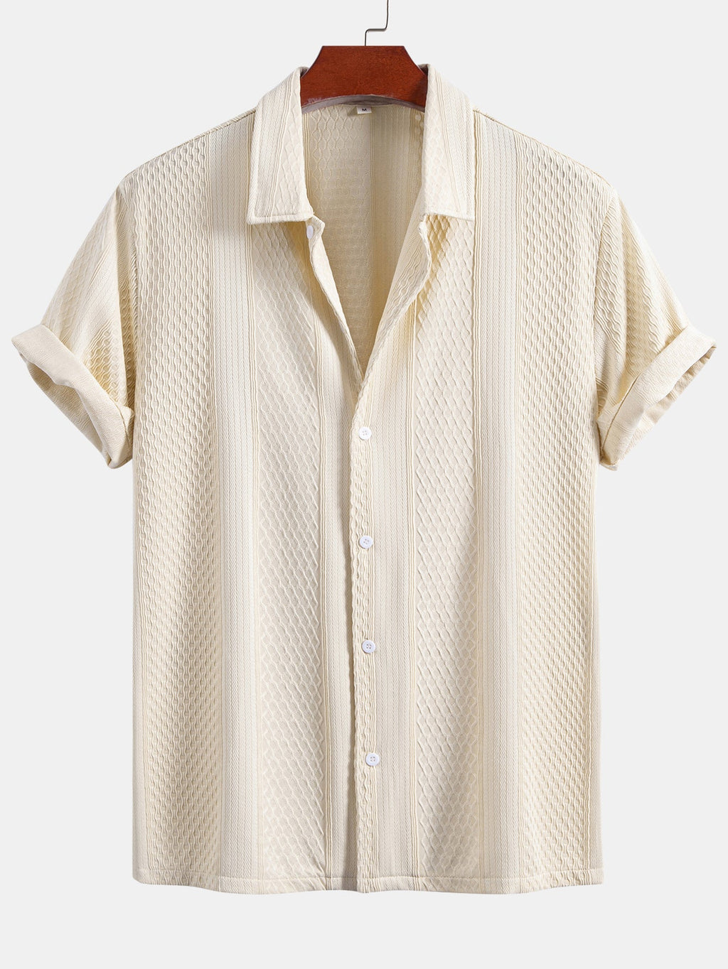 Camisa de botones con estampado jacquard geométrico y pantalones rectos con textura arrugada