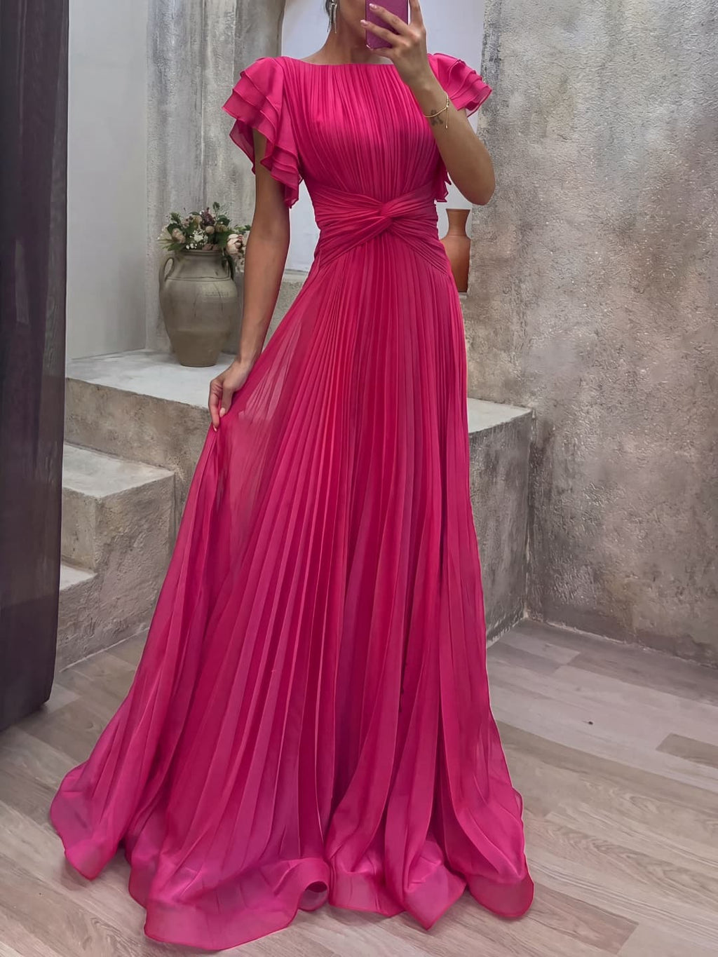 Vestido plisado con detalle nudo