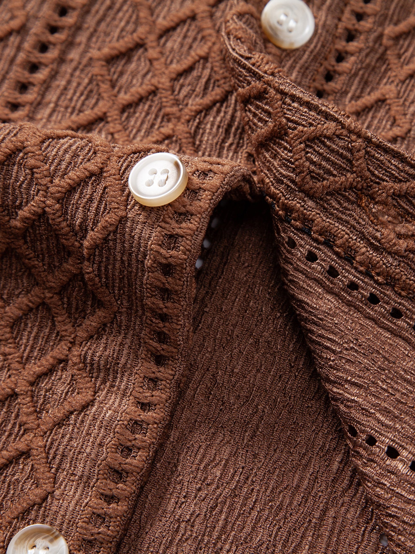 Camisa abotonada con estampado jacquard de rombos geométricos y pantalones cortos de 5" con cordón y textura arrugada
