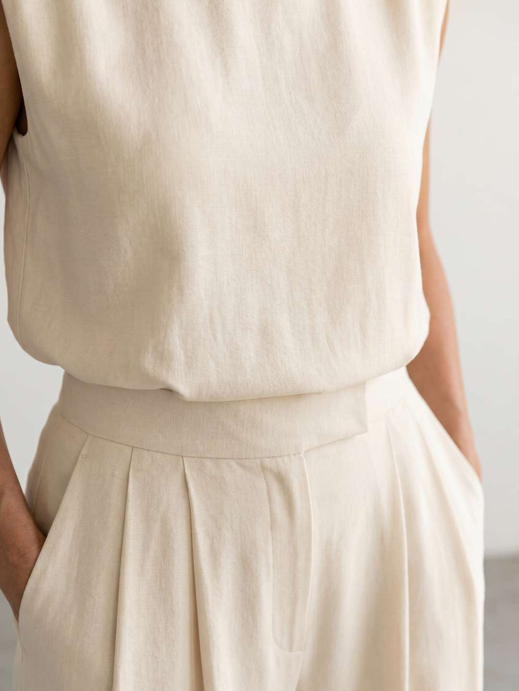 Conjunto fluido de top estructurado y pantalón ancho