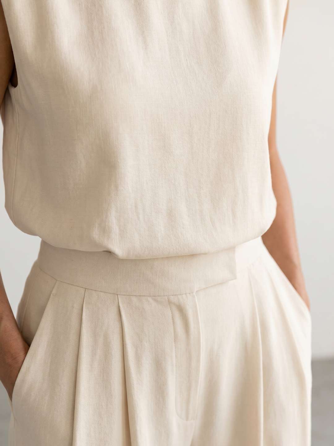 Conjunto fluido de top estructurado y pantalón ancho