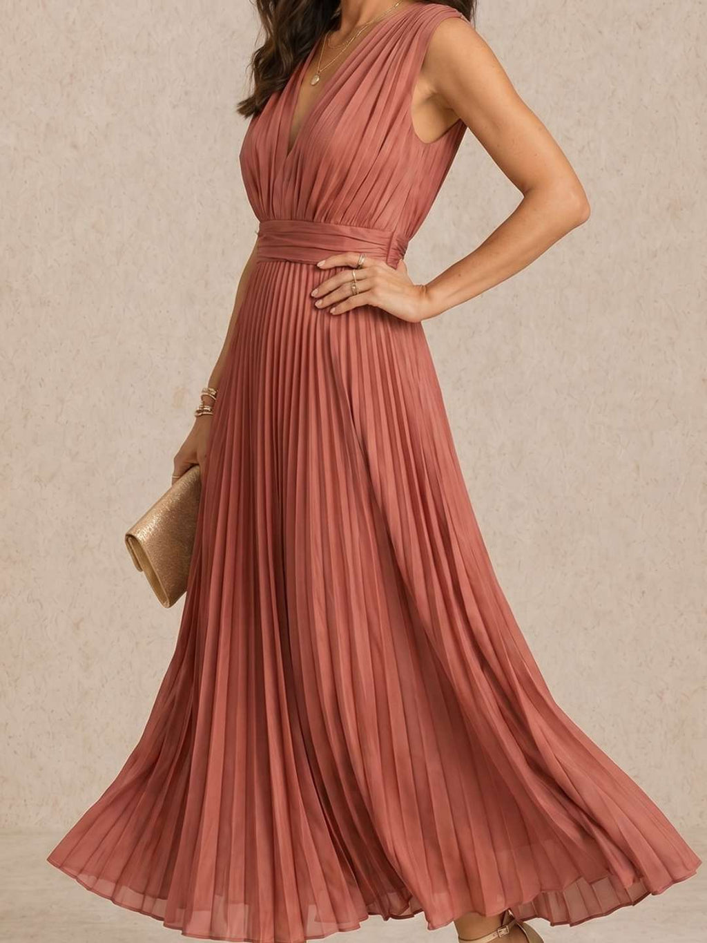 Vestido midi plisado con escote en V