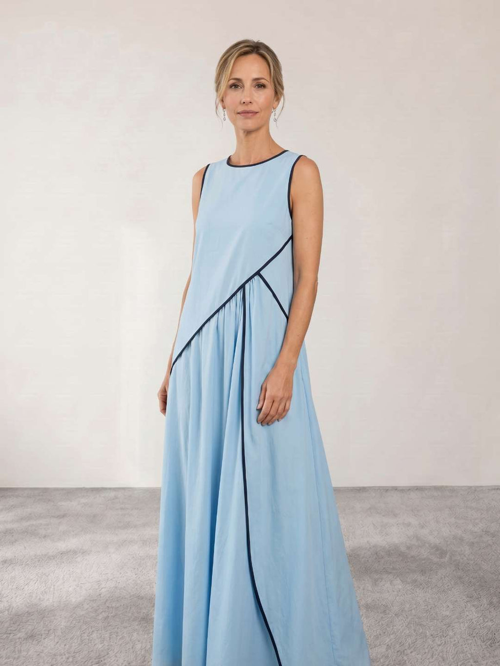 Vestido largo fluido con detalle estructurado
