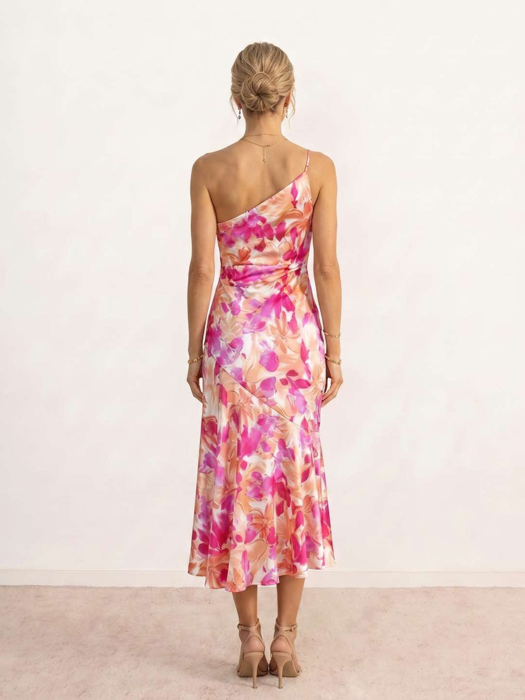 Vestido midi estampado con escote asimétrico