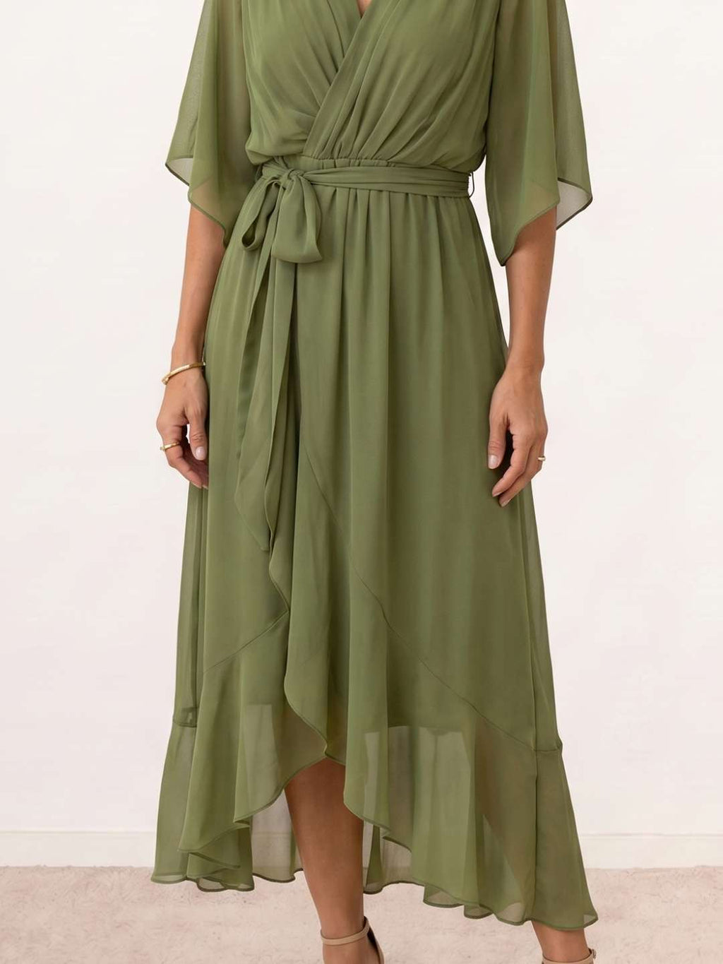 Vestido midi cruzado con cinturón