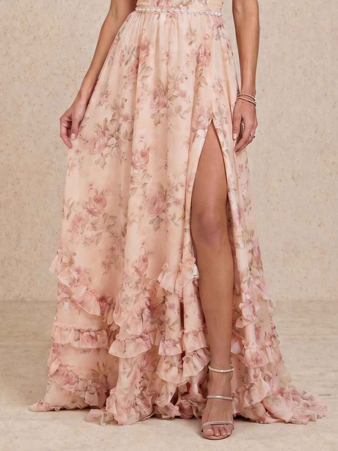 Vestido largo con escote halter y abertura
