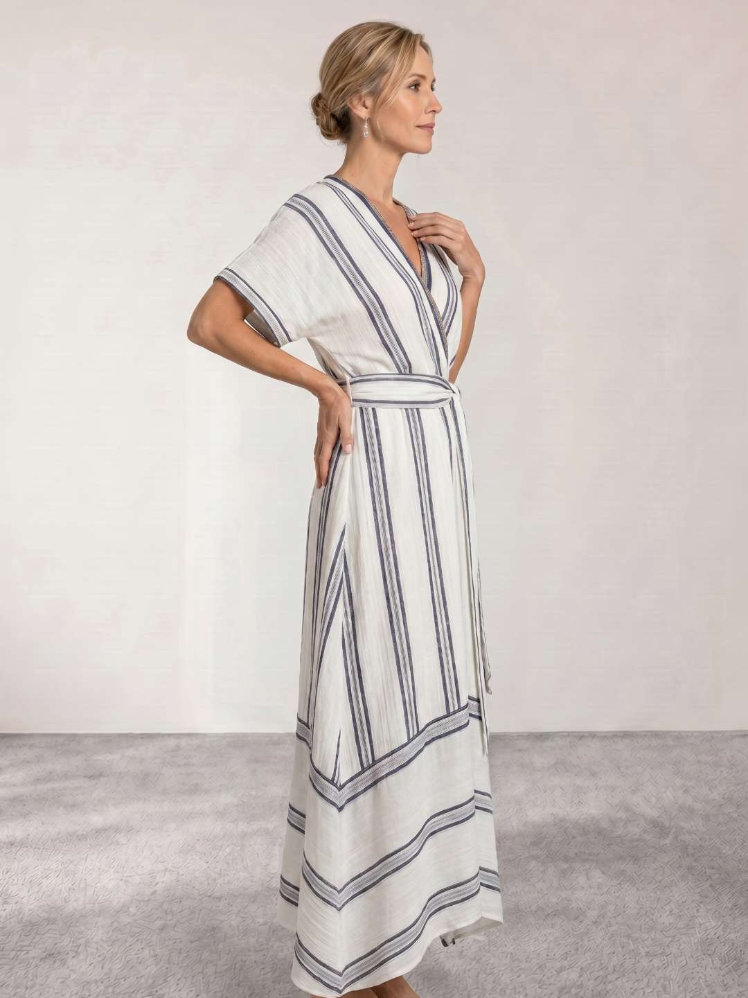 Vestido midi cruzado con cinturón
