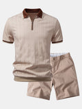 Polo de punto con cremallera texturizada y ribetes en contraste y pantalones cortos chino con cintura elástica