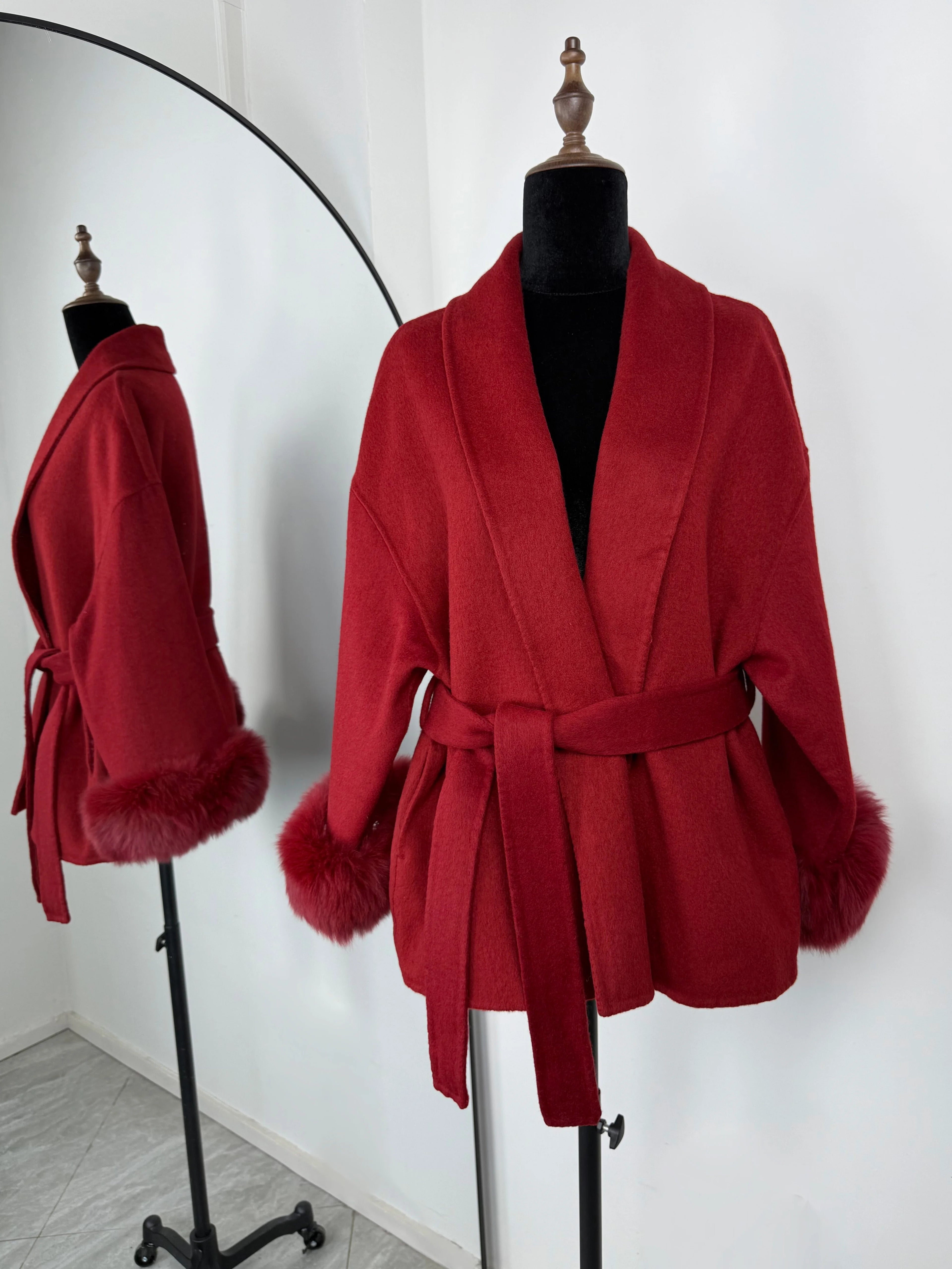 Abrigo Reversible de Paño con Cuello de Piel
