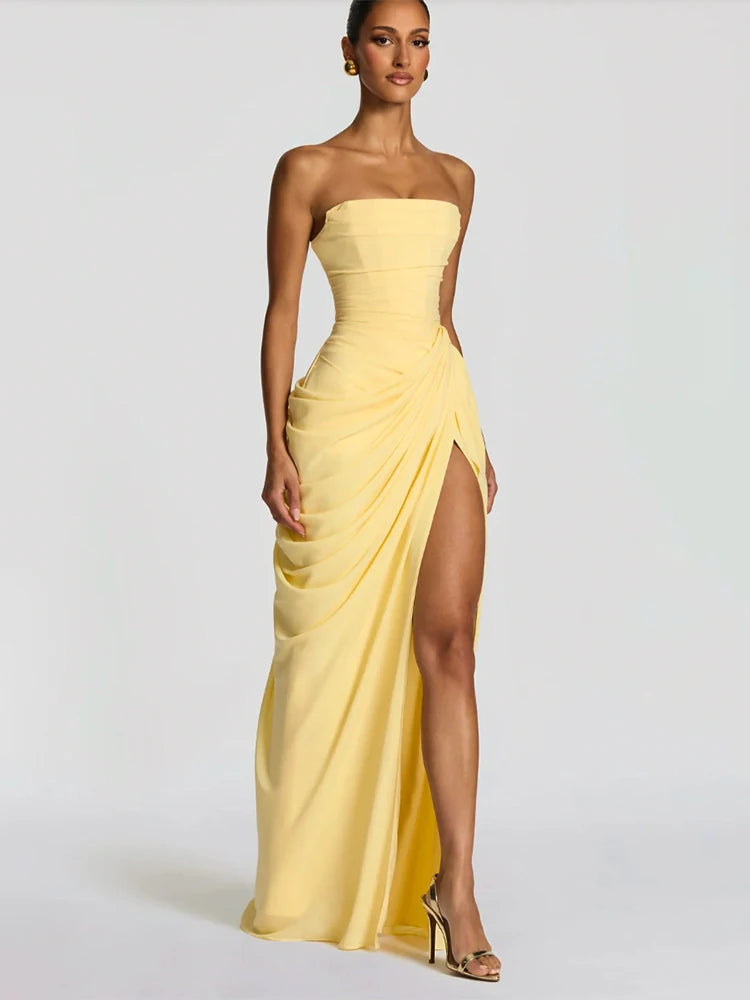 Elegante vestido largo plisado amarillo