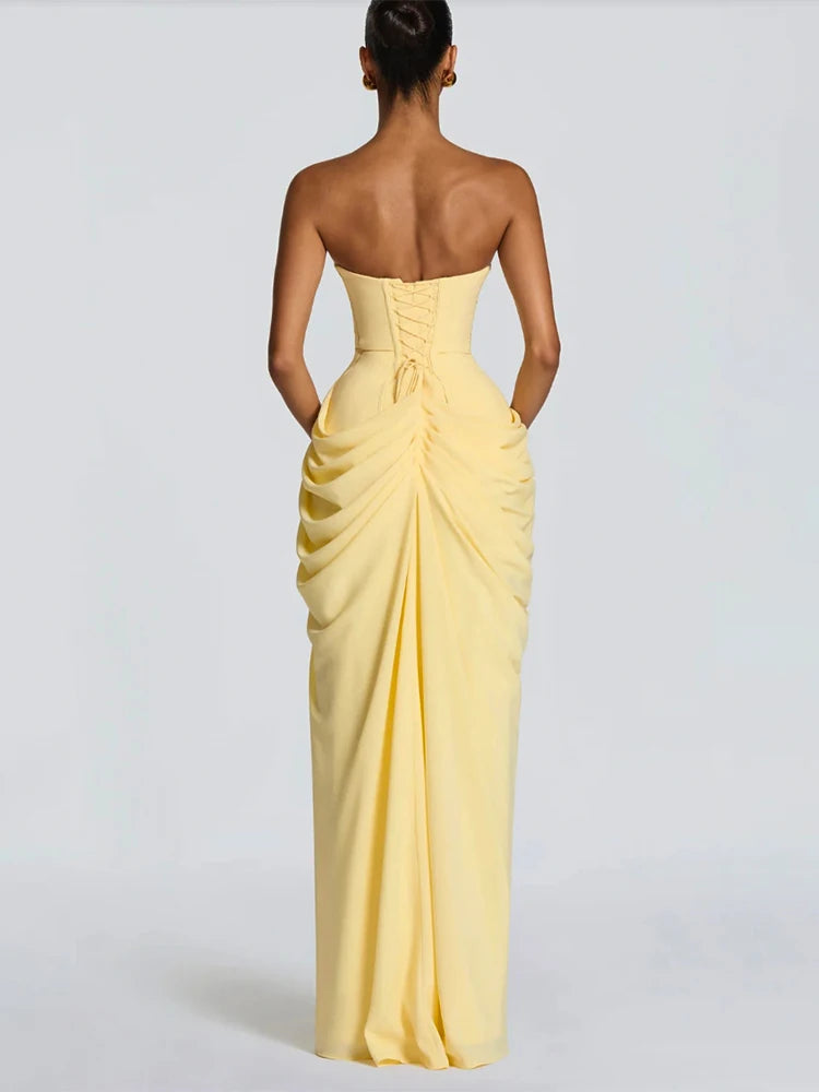 Elegante vestido largo plisado amarillo