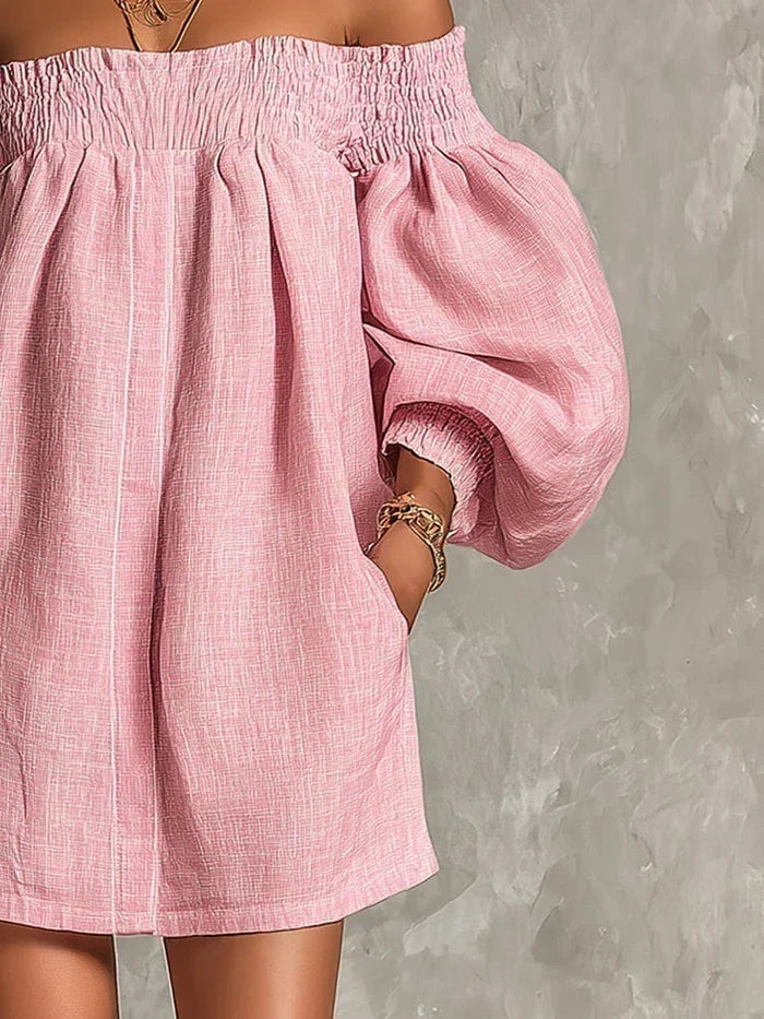 Gisela Vestido Mini Rosa Línea A con Mangas Abullonadas y Diseño Off-Shoulder