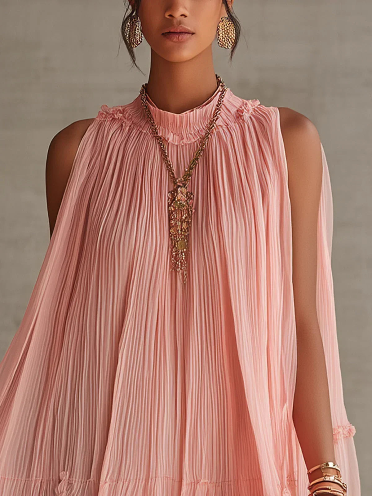 Vestido Corto de Gasa a Rayas Rosa Magdalena con Cuello Halter