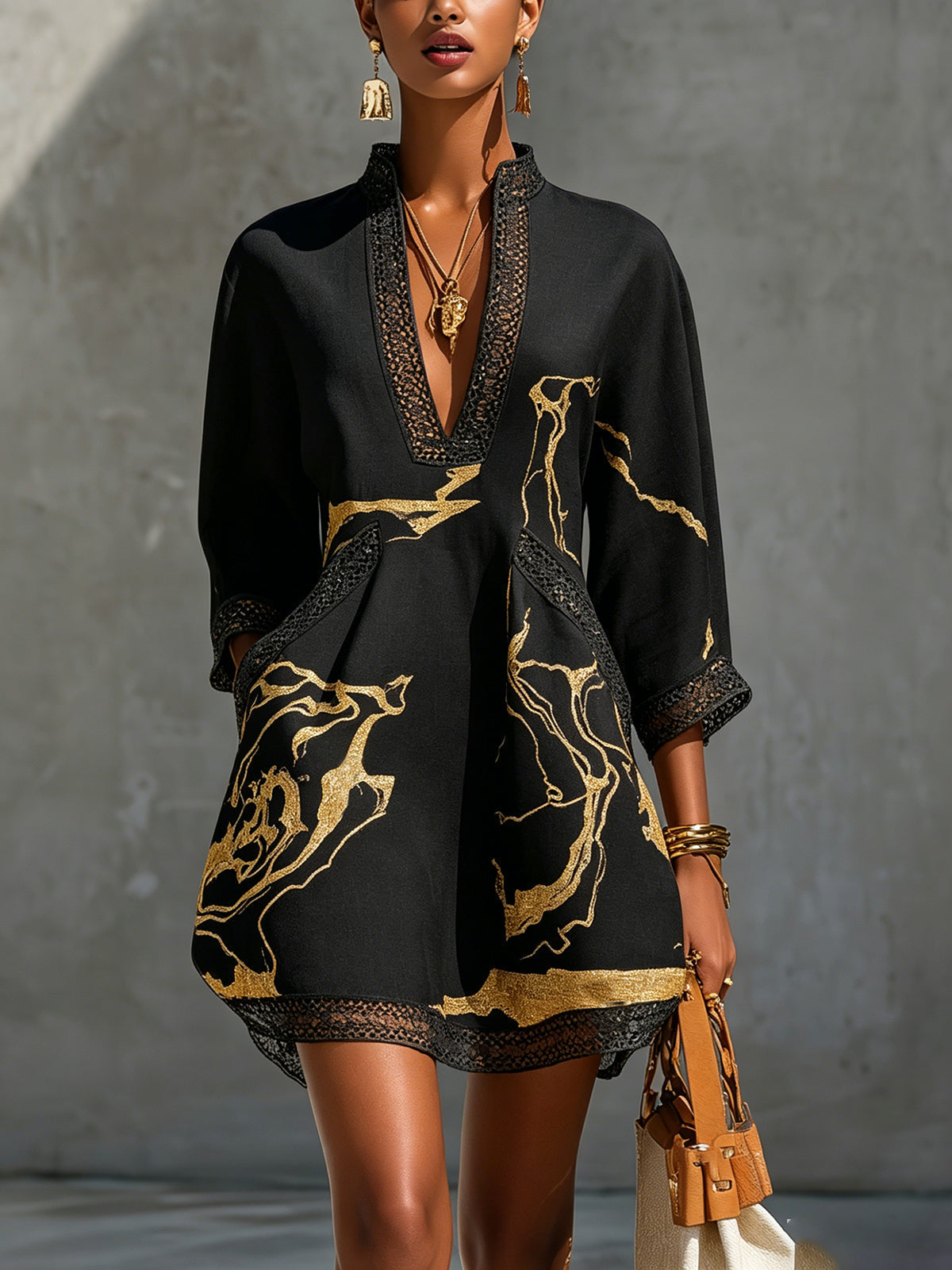 Donatella | Vestido Mini Negro con Estampado de Mármol Dorado y Encaje de Crochet