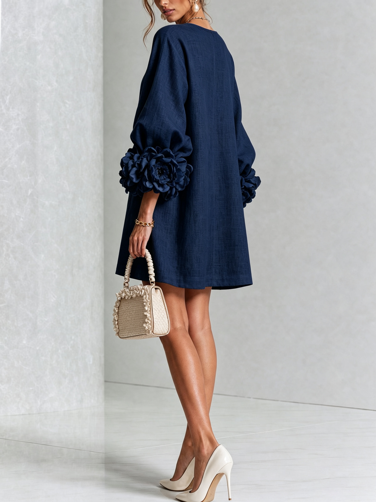 Vestido Corto Floral Abotonado con Llamativos Puños Florales