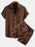 Conjunto de camisa de botones con estampado jacquard geométrico y pantalones cortos con cordón de 8"