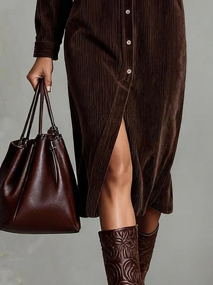 Aurovia, vestido camisero acampanado y elegante