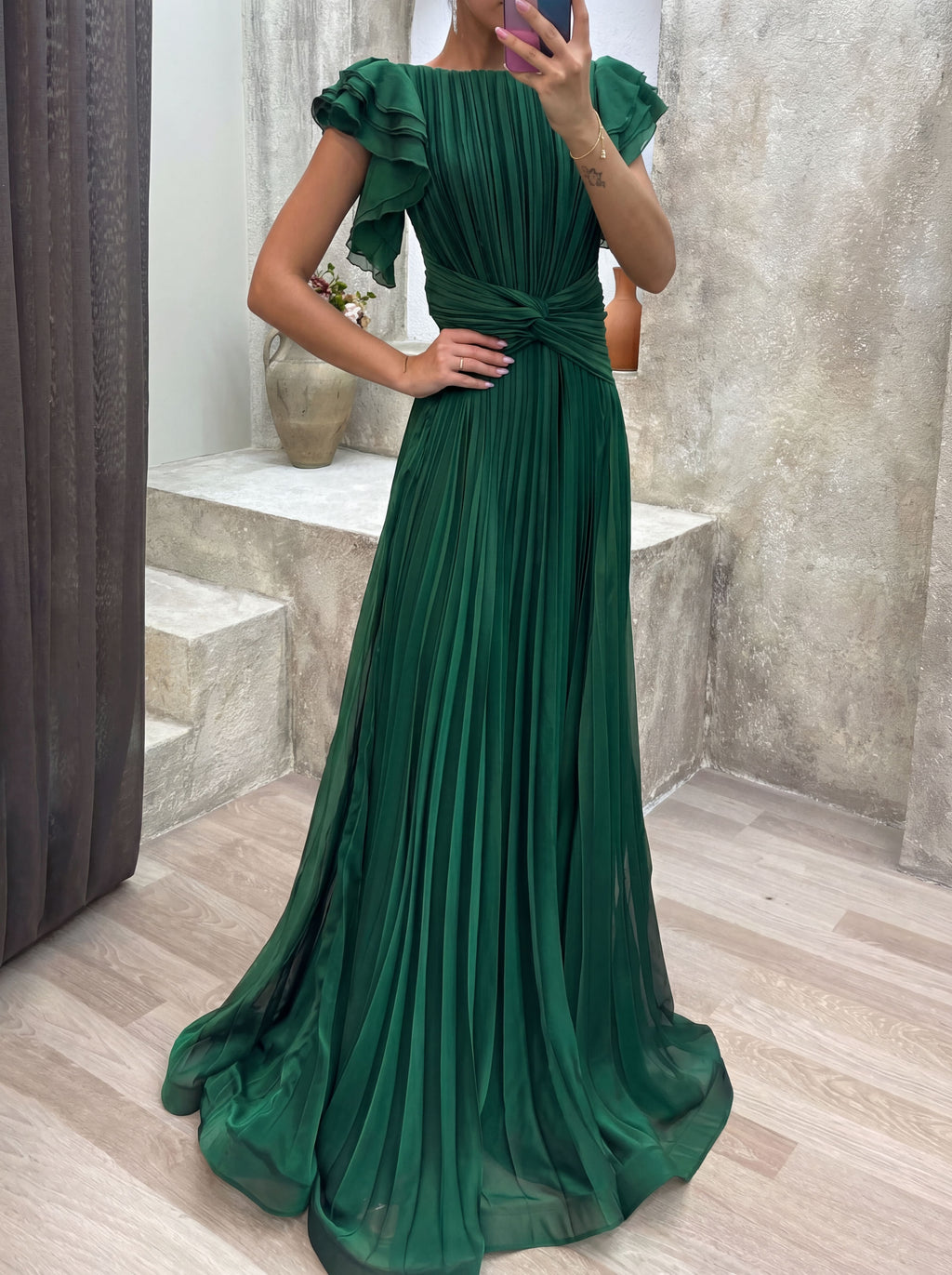 Vestido plisado con detalle nudo