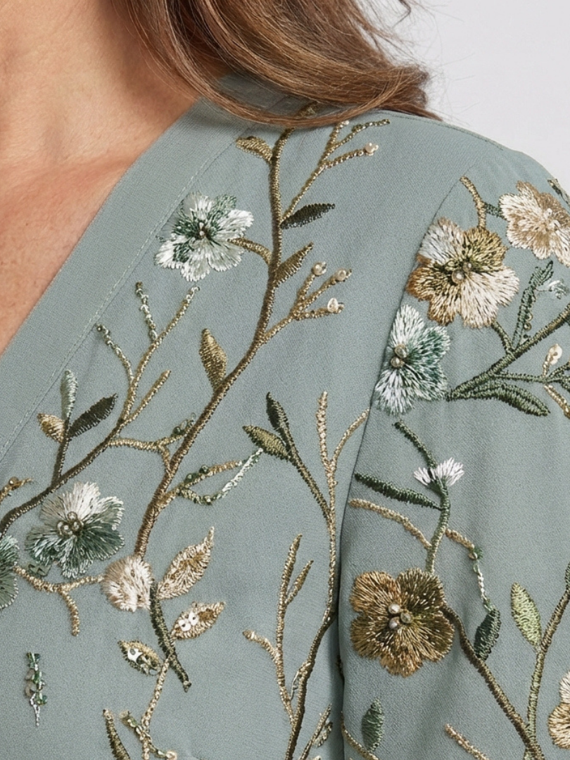 Evadne | Vestido Maxi Floral de Manga Corta y Escote en V